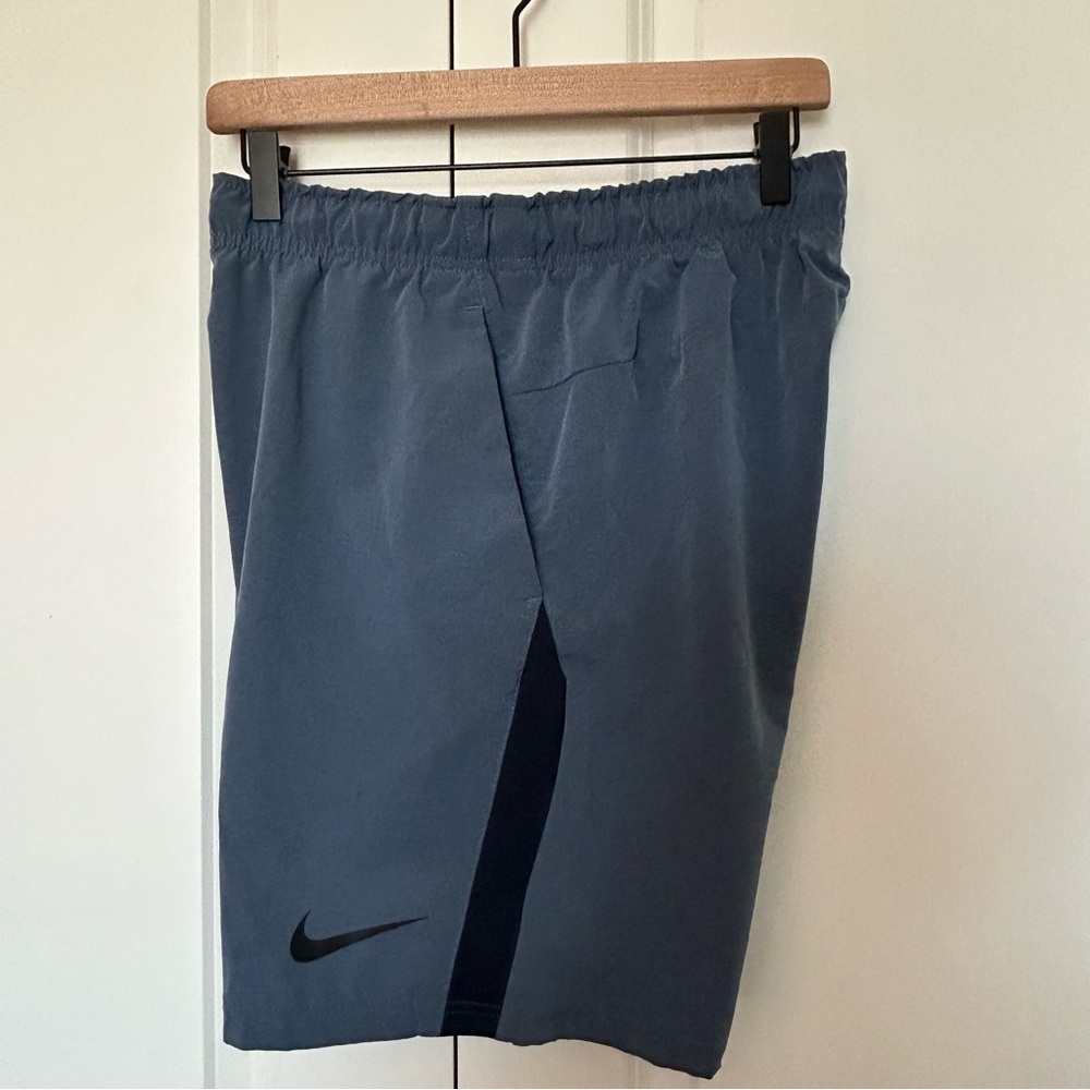 Nike Men’s Medium Standard Fit Dri Fit Shorts, Blue Gray with Navy Accents, Nike
